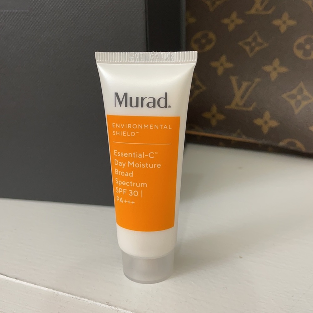 Murad Essential-C Day Moisture Broad Spectrum SPF - Picture 5 of 6